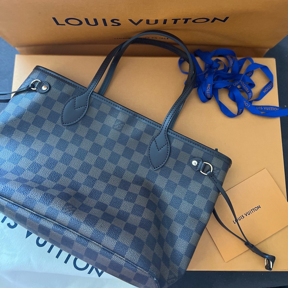 🛑 S O L D 🛑  Louis Vuitton  Damier Ebene Neverfull PM